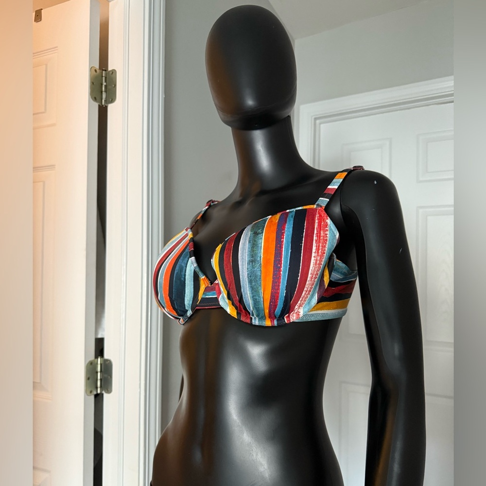 Multi color swimsuit top